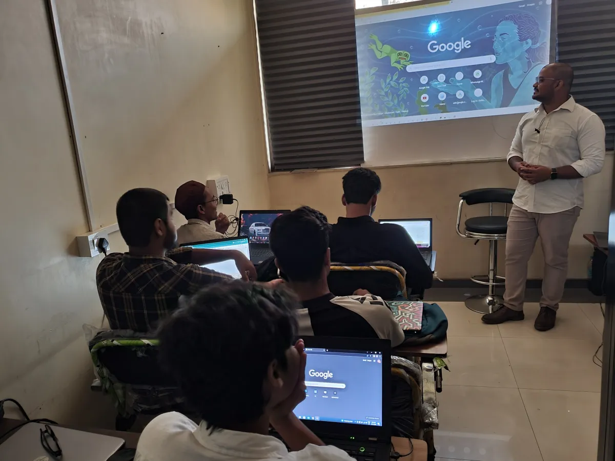 Trainer explaining Google Search and SEO concepts to students at Define Digital Institute